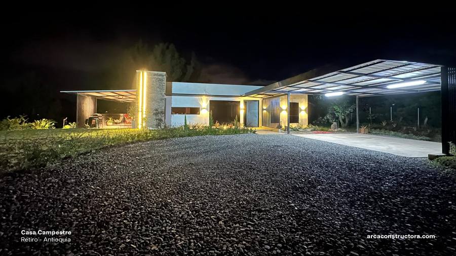 Casa Campestre nocturna en el Retiro, Antioquia